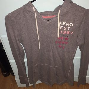 A women’s medium thin pullover